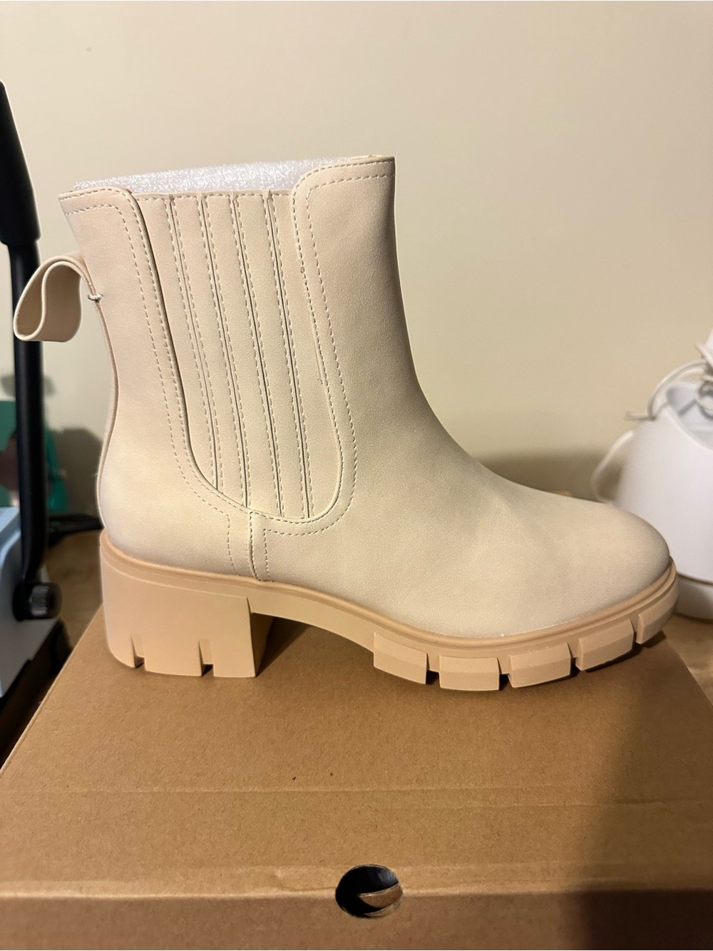 Amazon Women's Beige Pull-On Lug Sole Chelsea Boots